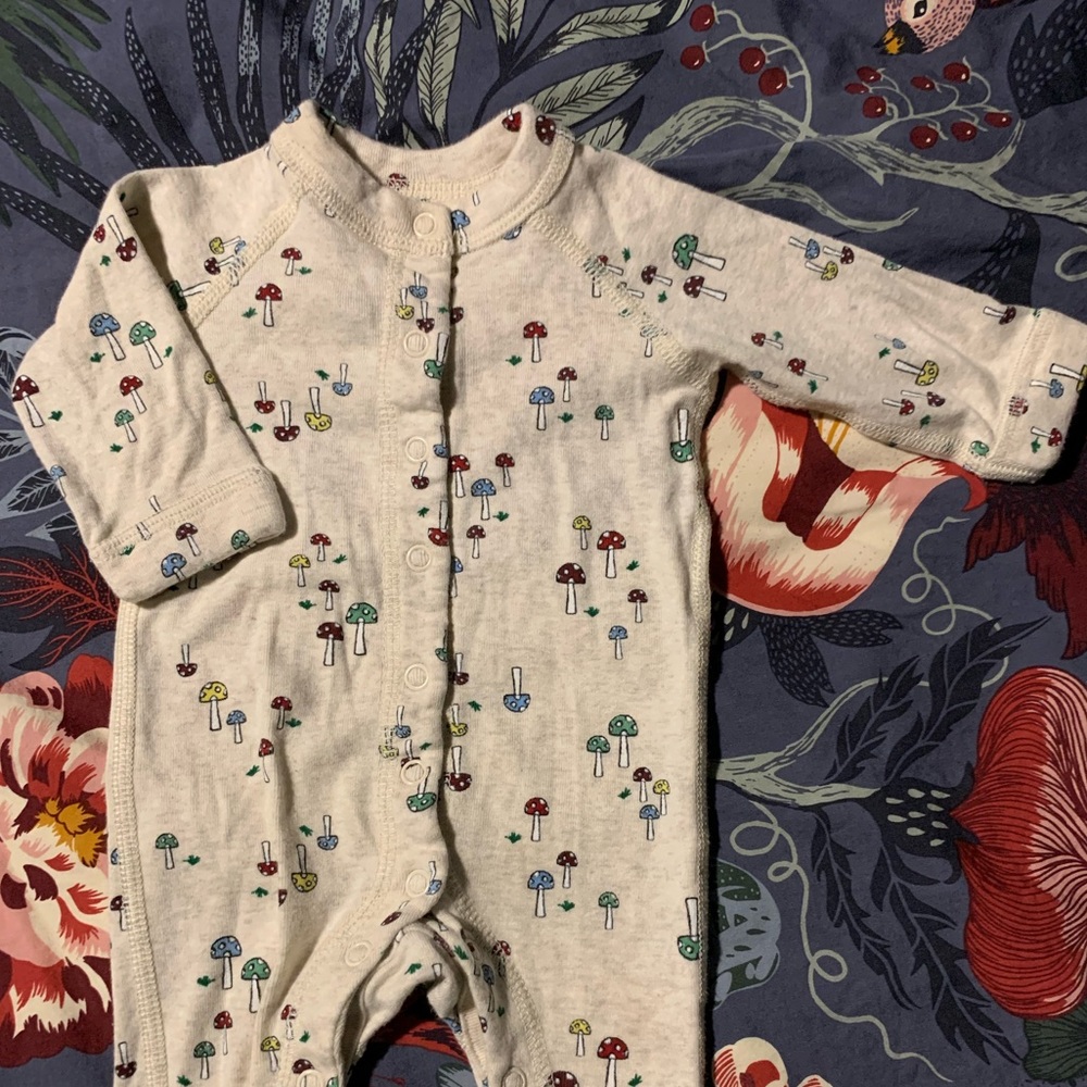 Newborn onesie snaps Hanna Andersson